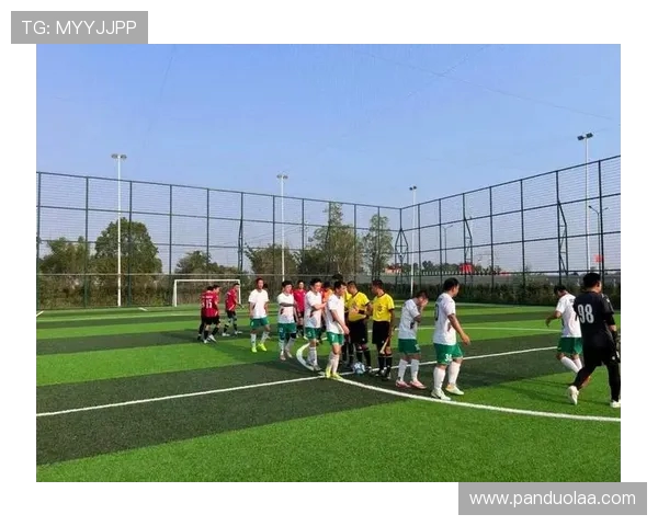 第五届社区杯 8 人制足球赛通州赛区热血开赛(1) 第五届社区杯 8 人制足球赛通州赛区热血开赛(1)